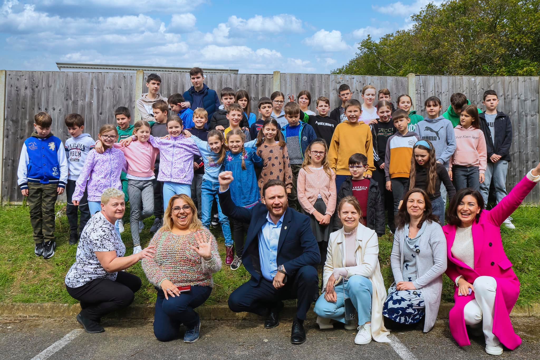 Copii implicați în exercițiu de comunicare la MBAKids